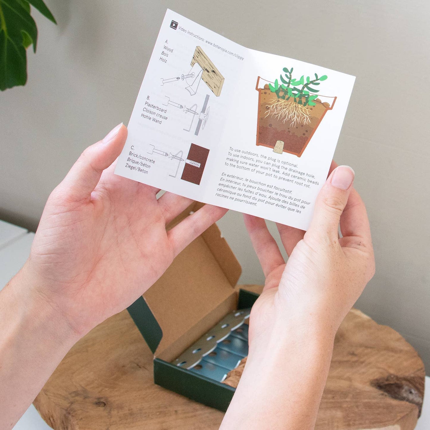 Wall mounting kit for 5 plant pots