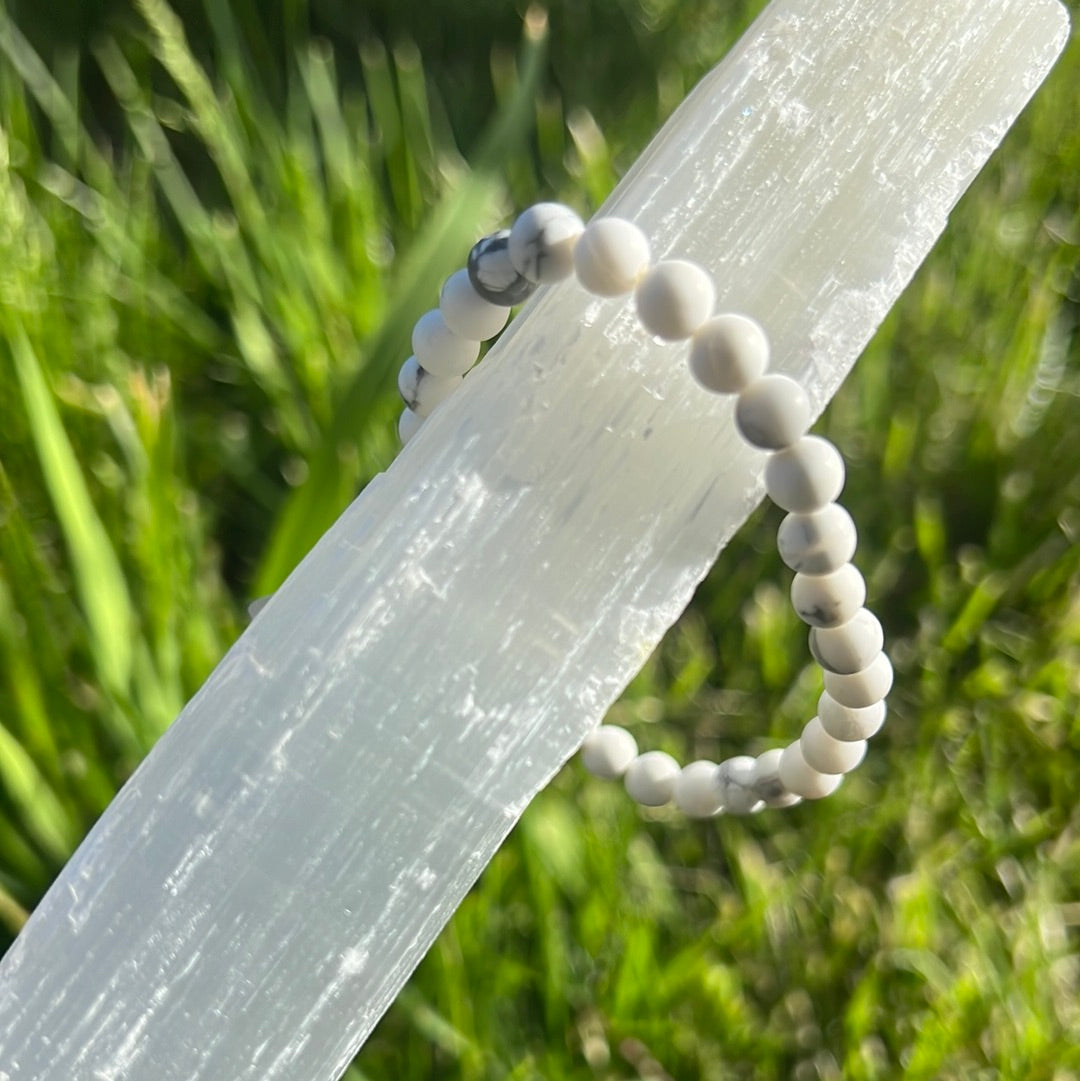 Howlite bracelet - wisdon & knowledge