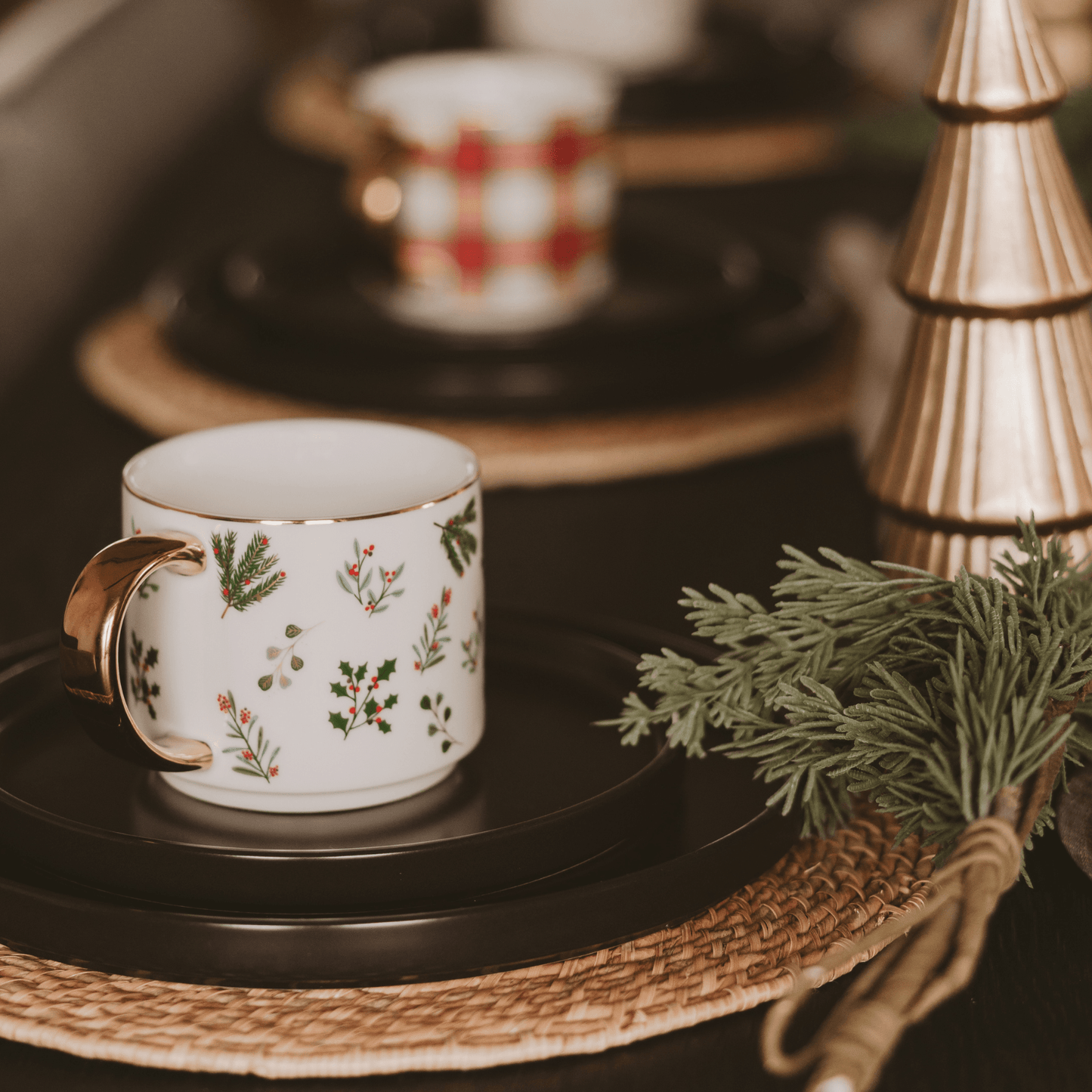 Holiday Greenery 14oz. Gold Handle Coffee Mug