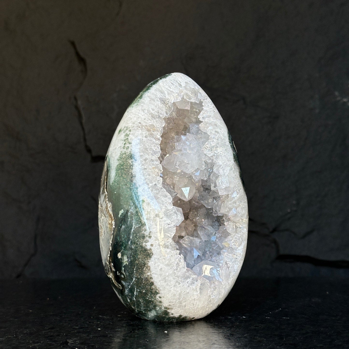 Outstanding Natural Quartz Amethyst Crystal Geode