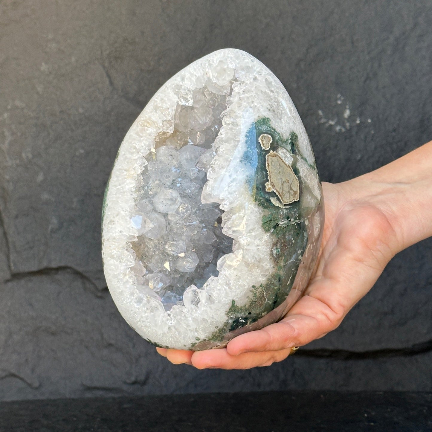 Outstanding Natural Quartz Amethyst Crystal Geode