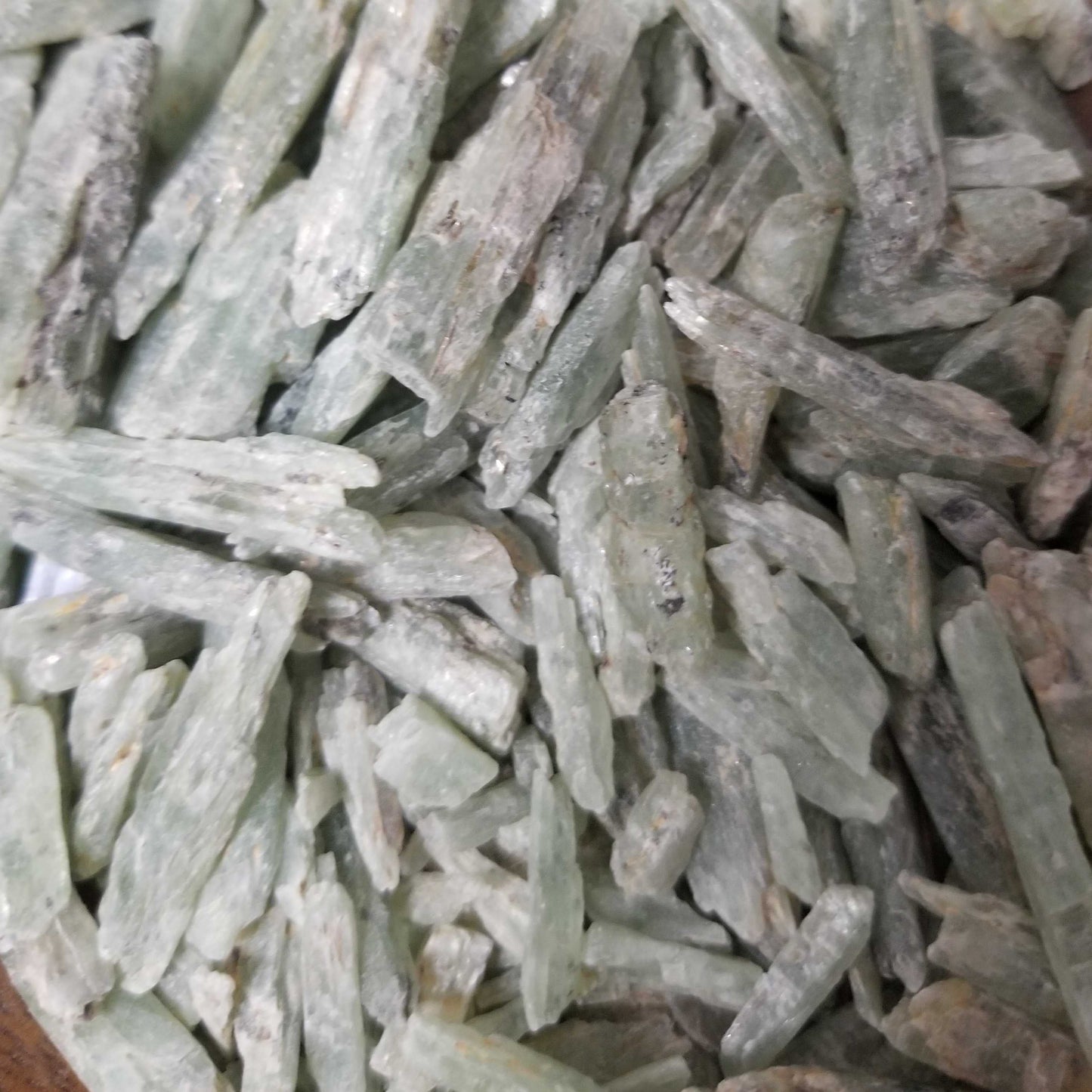 Green Kayanite raw – High Vibration Crystal for Chakra Harmony and Psychic Enhancement