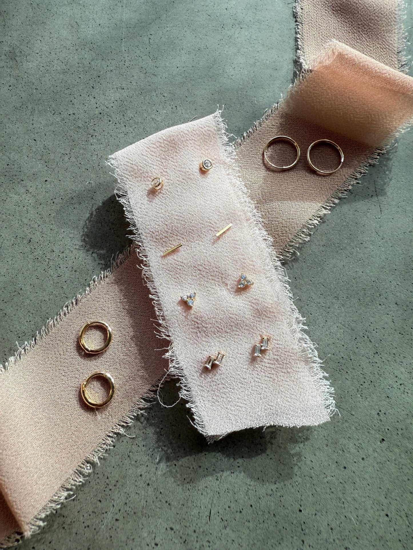 NOVA MINI HUGGIES 14KT YELLOW GOLD