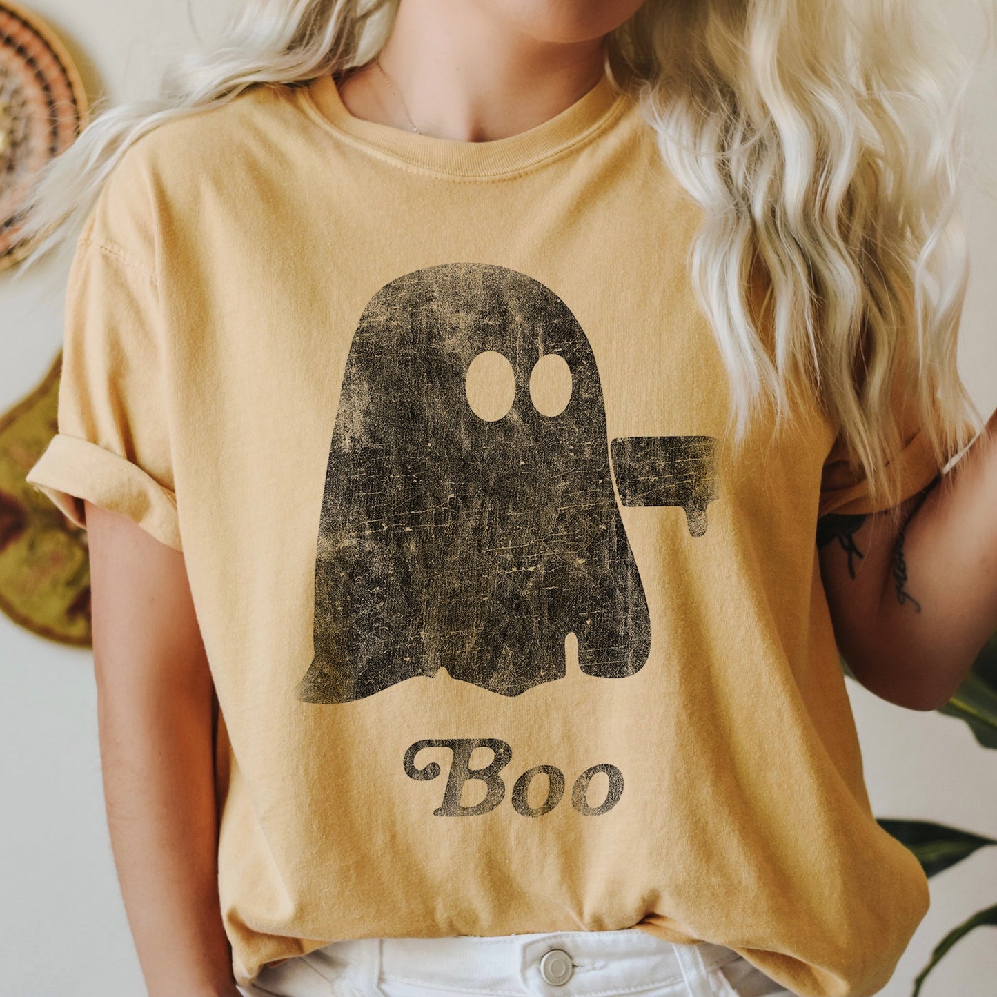 Boo Retro Ghost - Comfort Colors Tshirt
