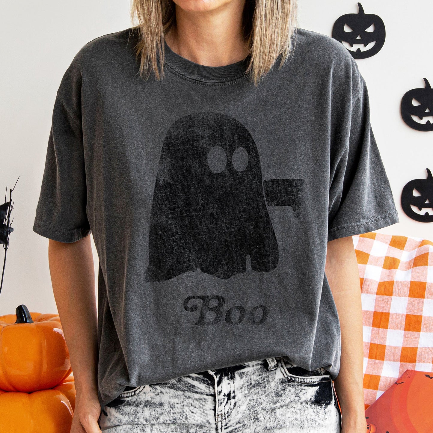 Boo Retro Ghost - Comfort Colors Tshirt