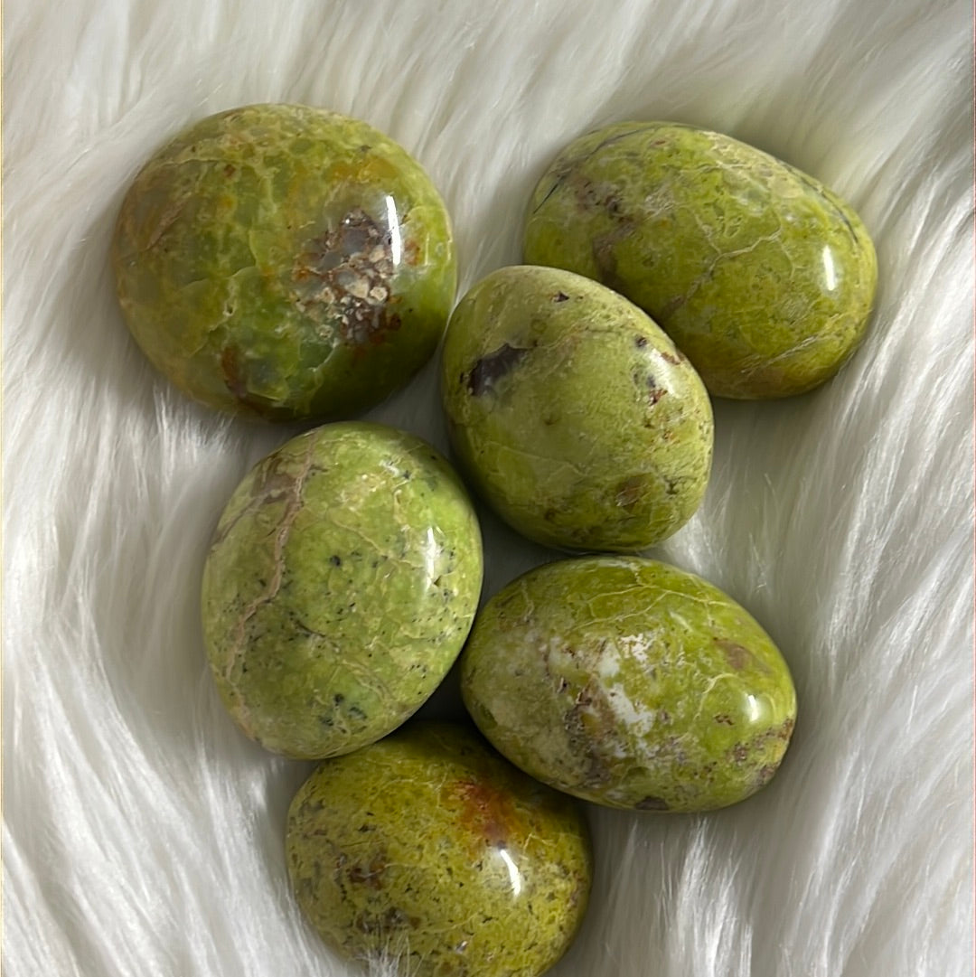 Green Opal palm stone