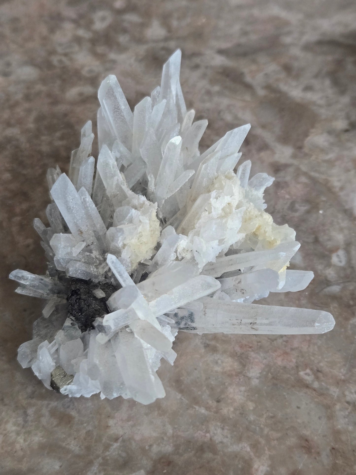 Quartz cluster