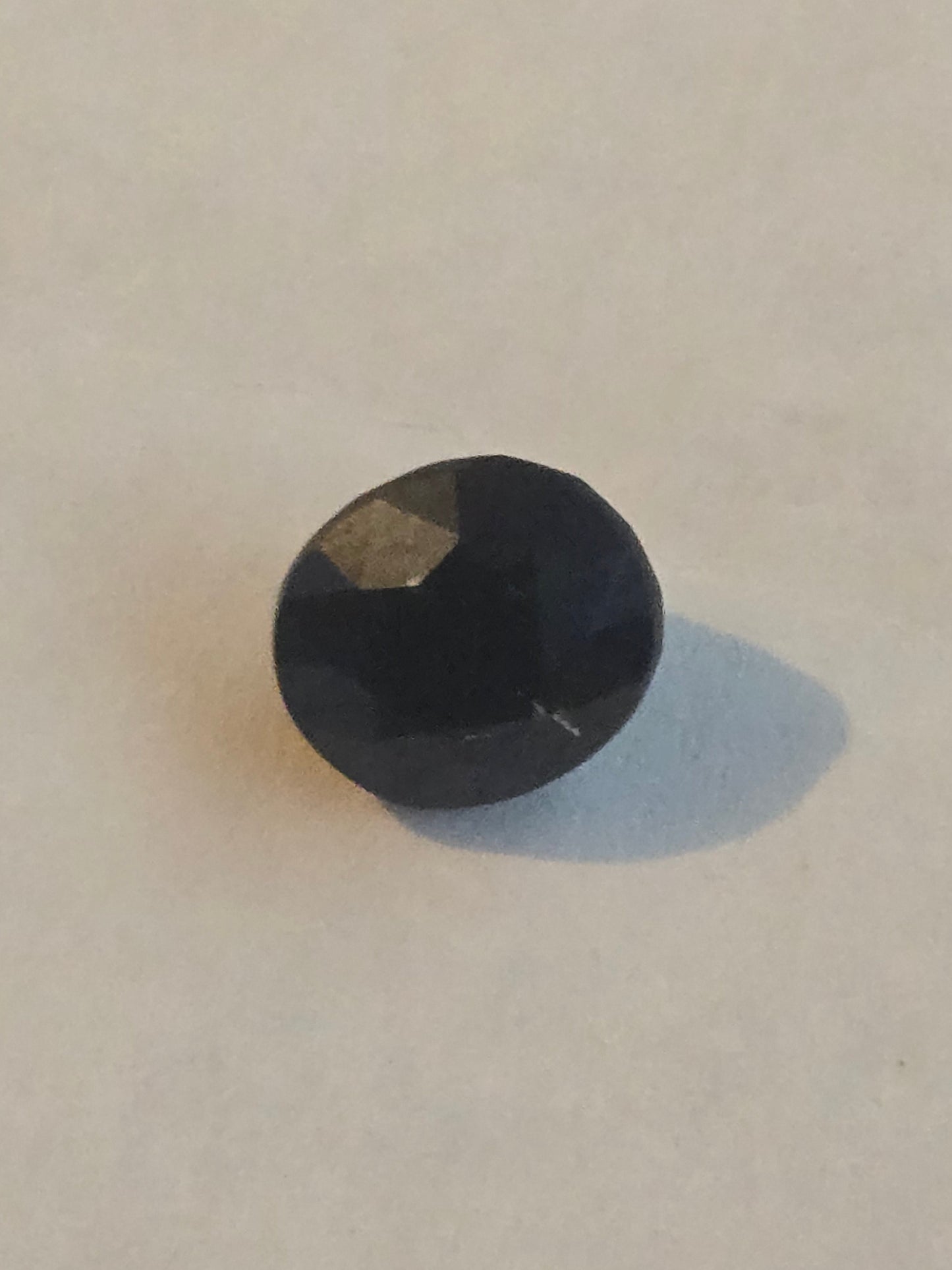 Serendibite facet