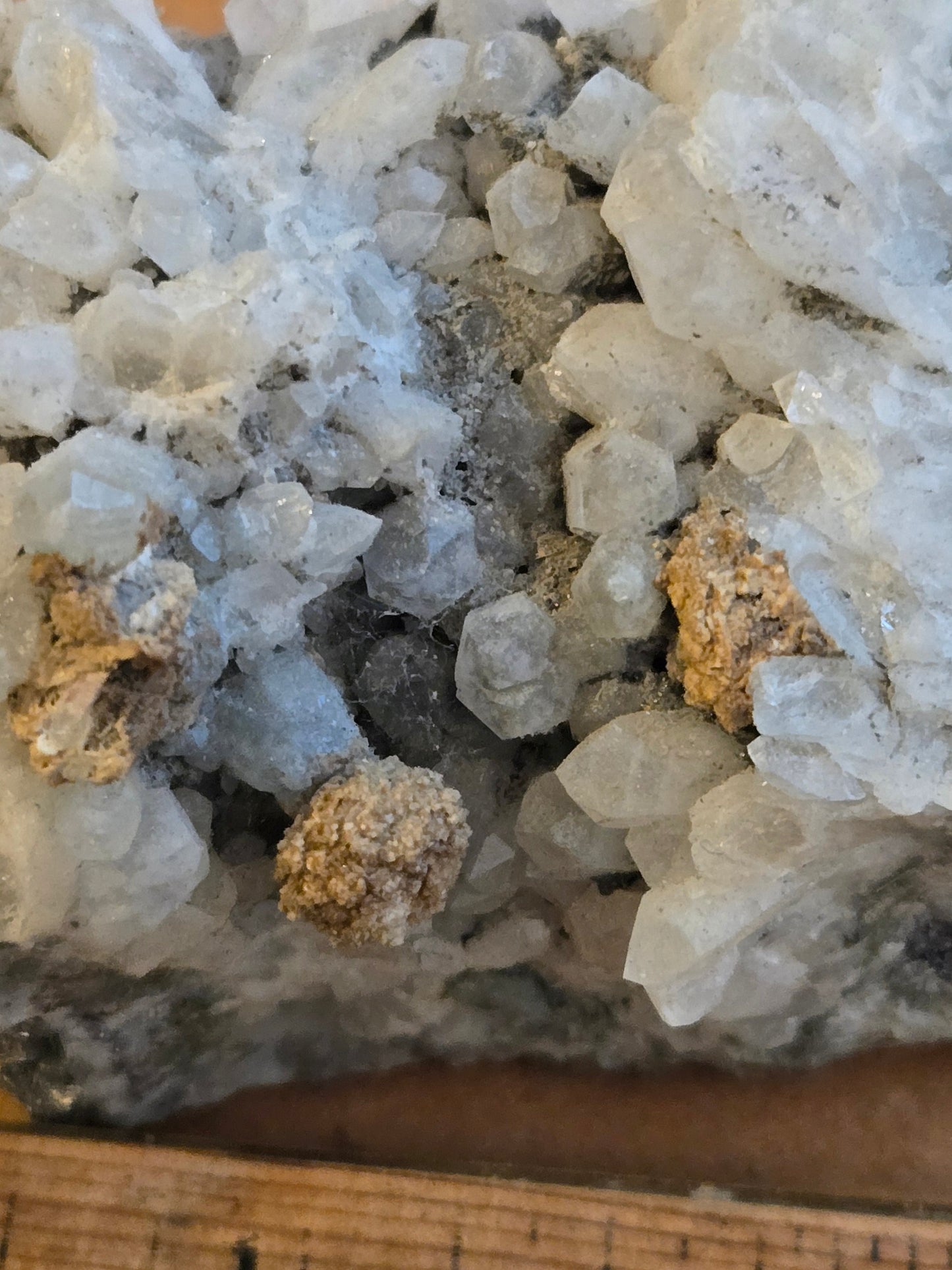 Siderite on quartz