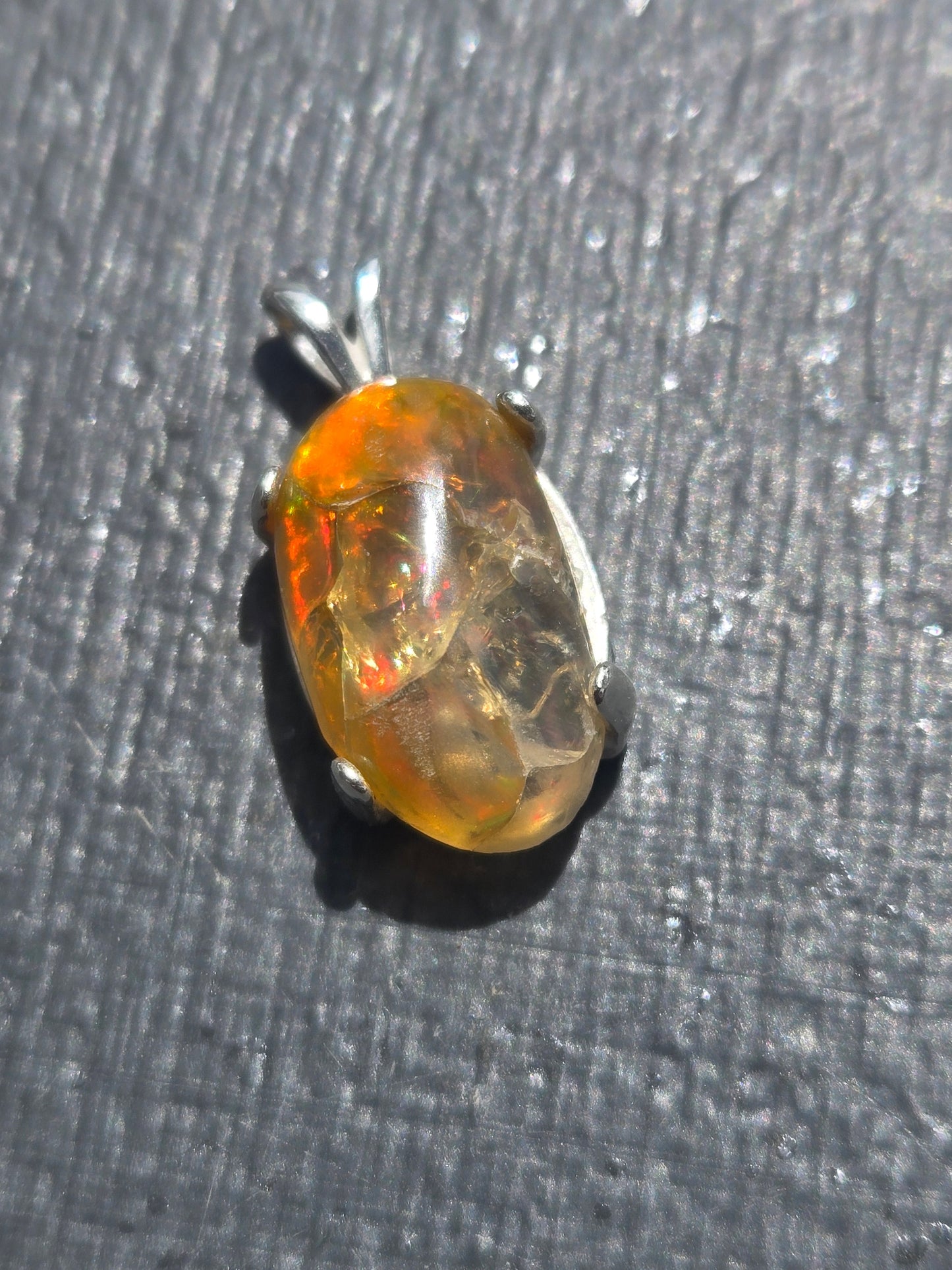Welo Opal pendant