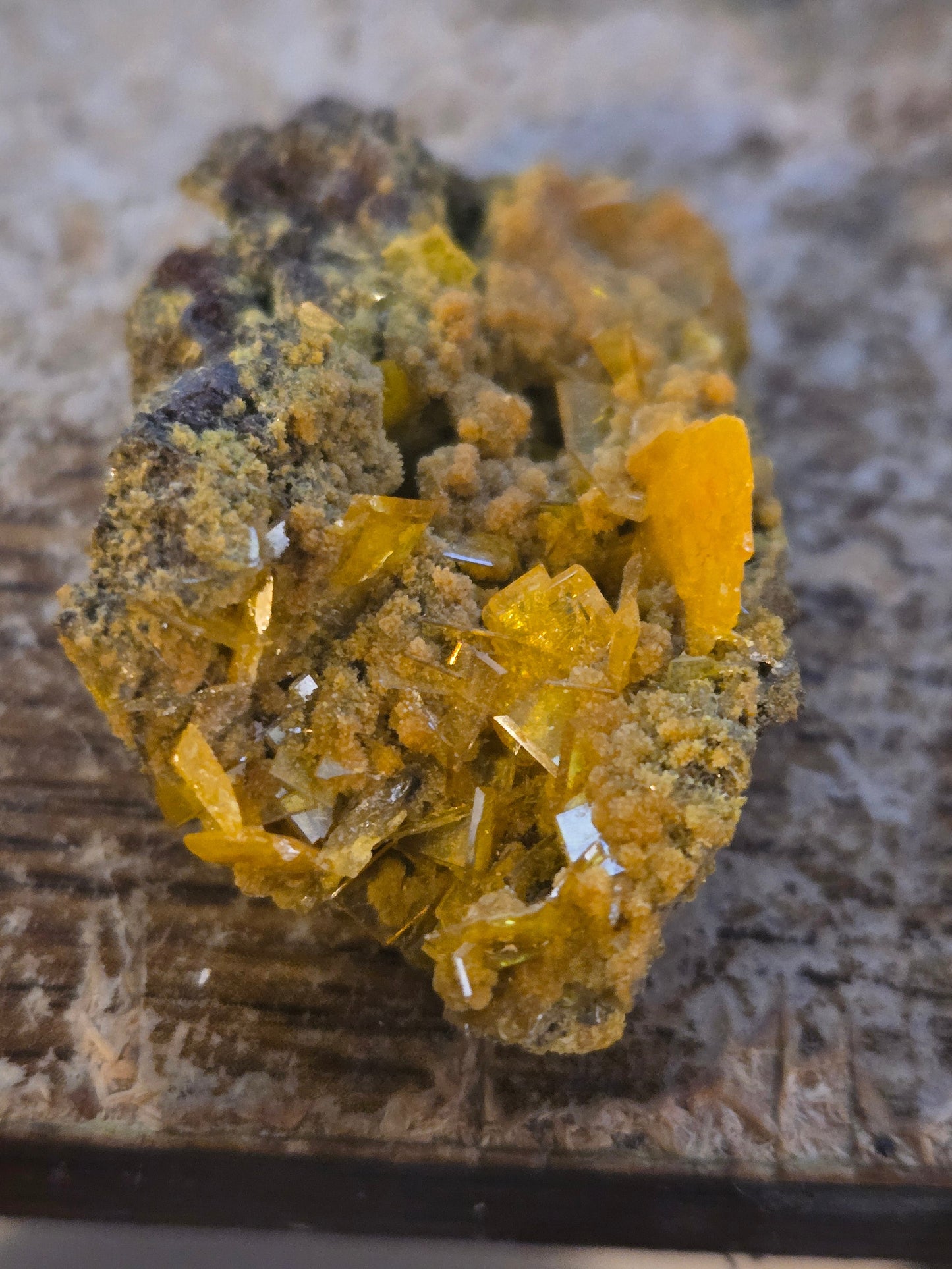 Wulfenite mimetite