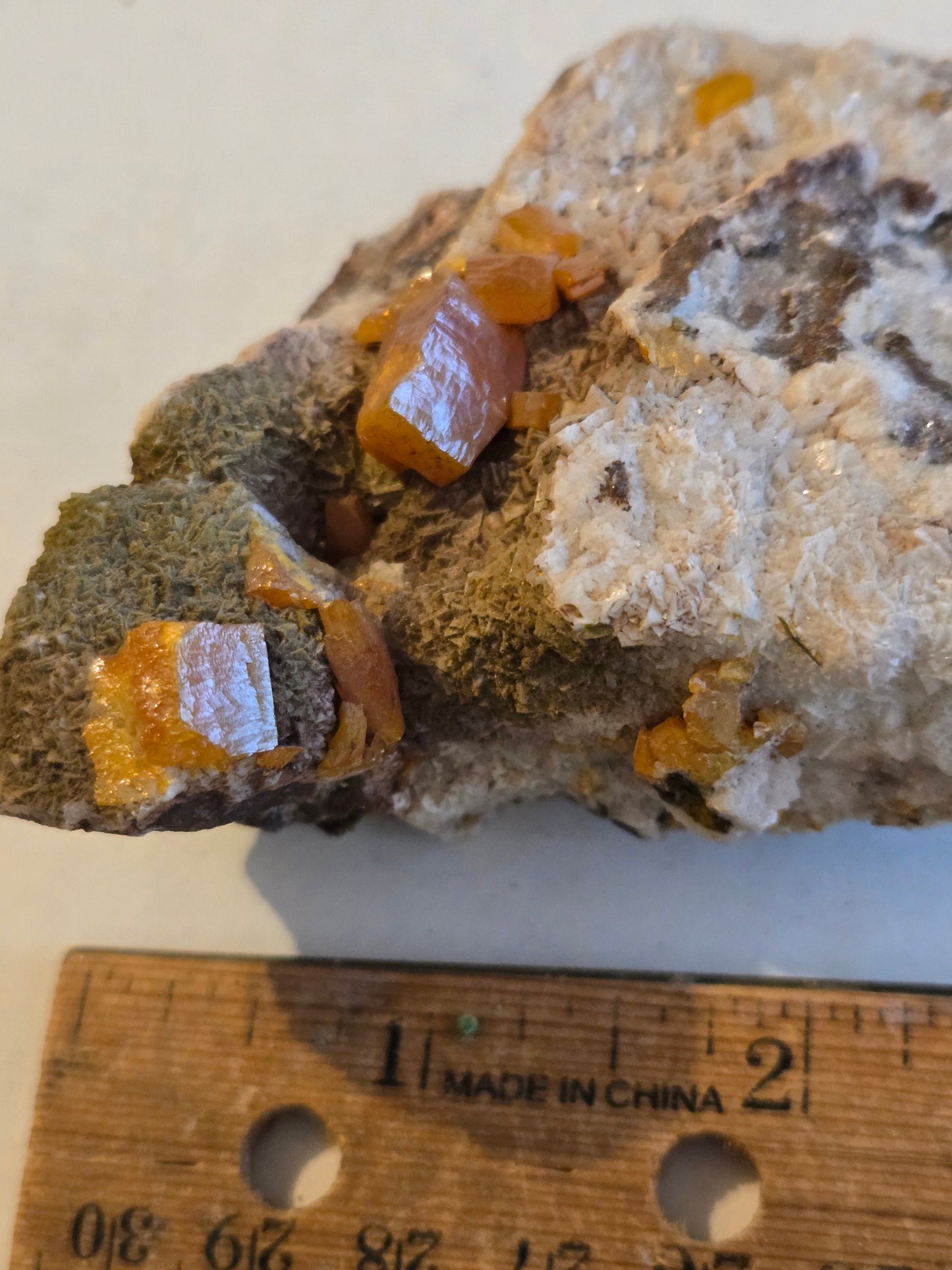 Wulfenite specimen