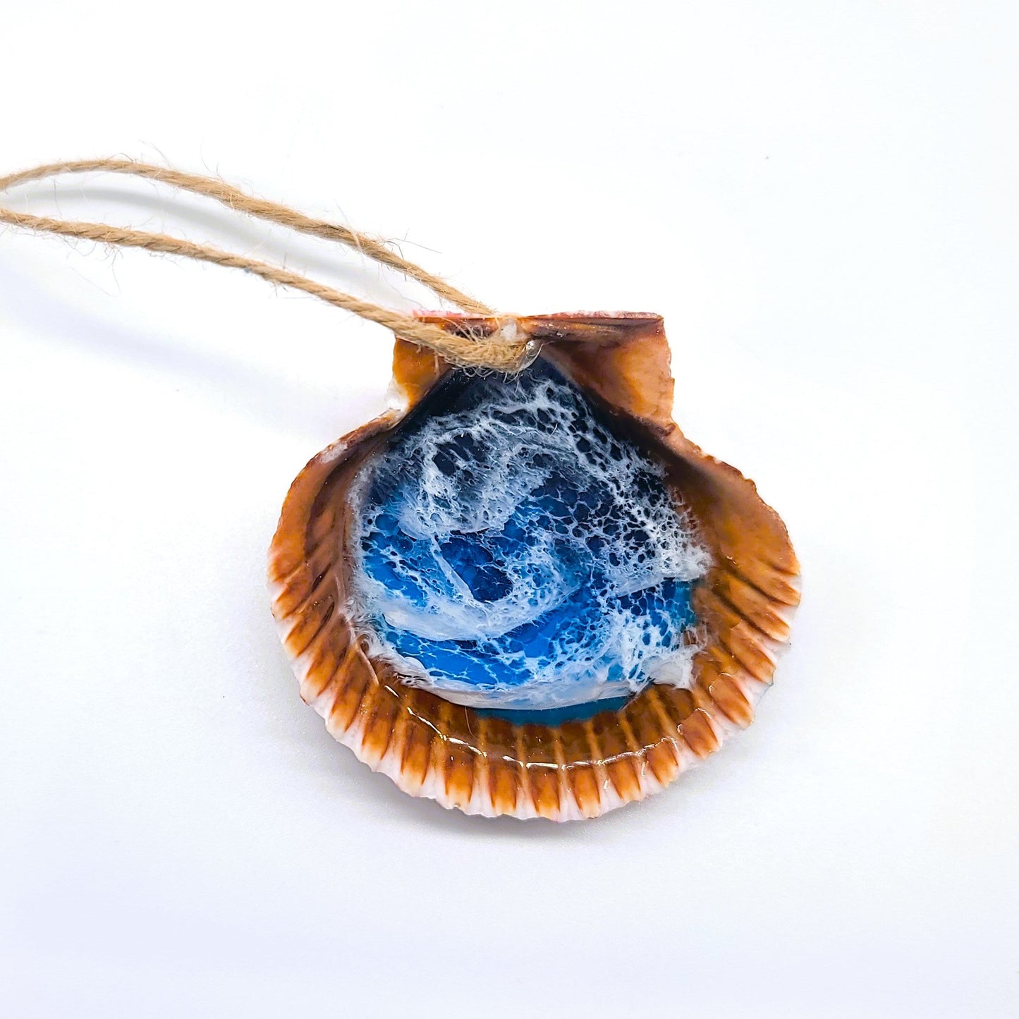 Resin Seascape Scallop Seashell Ornament