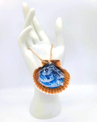 Resin Seascape Scallop Seashell Ornament