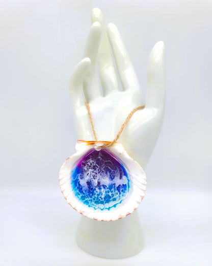 Resin Seascape Scallop Seashell Ornament