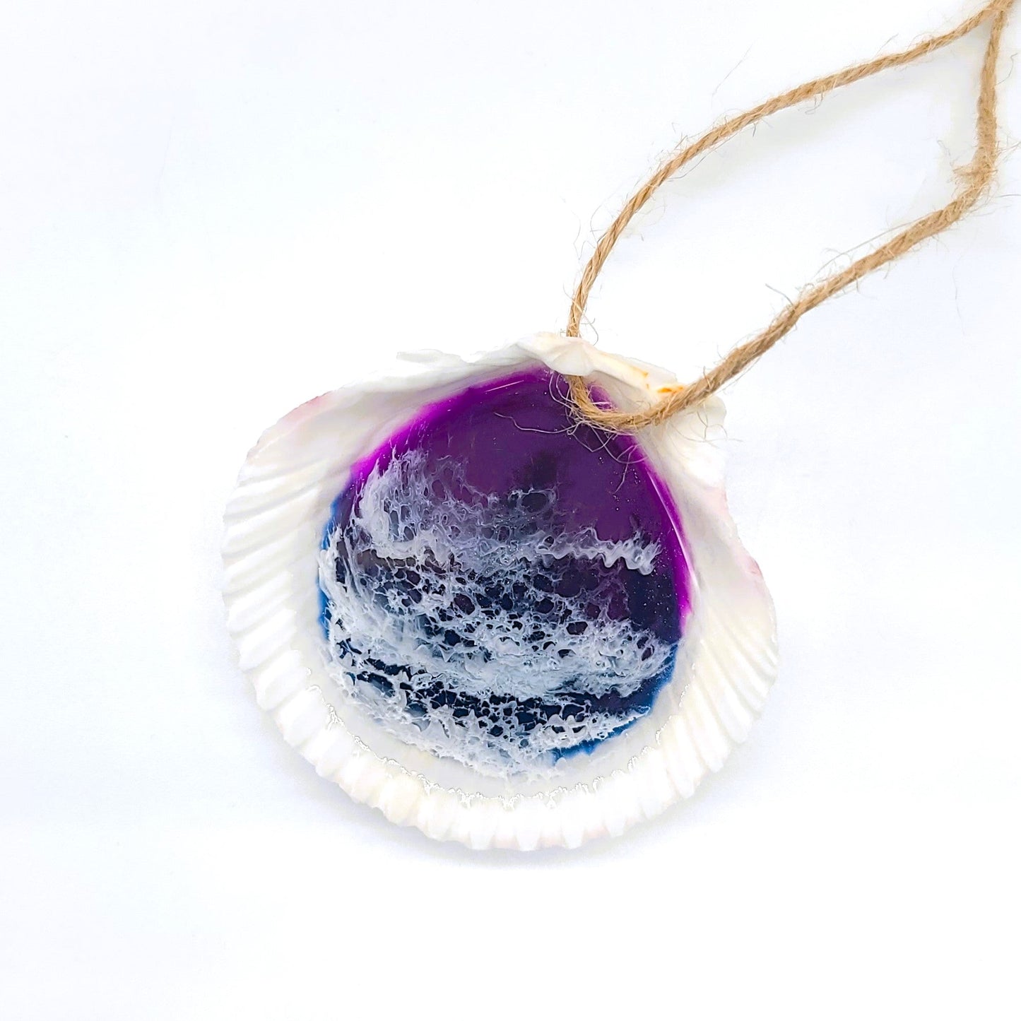 Resin Seascape Scallop Seashell Ornament