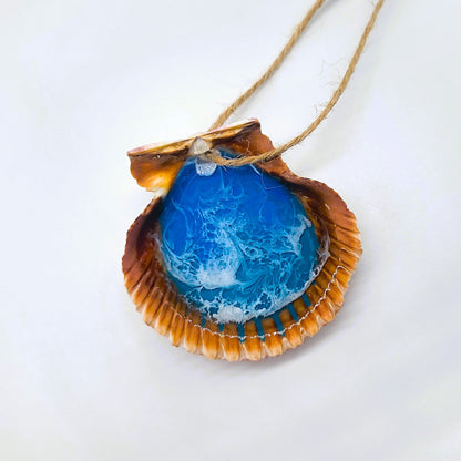 Resin Seascape Scallop Seashell Ornament