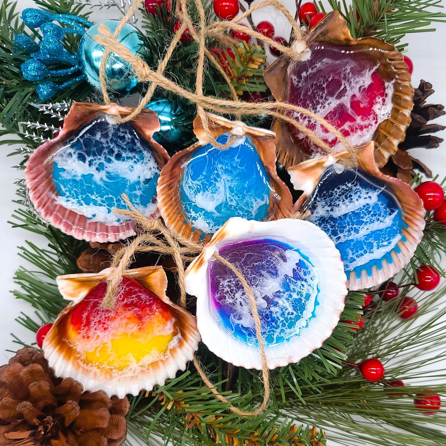 Resin Seascape Scallop Seashell Ornament