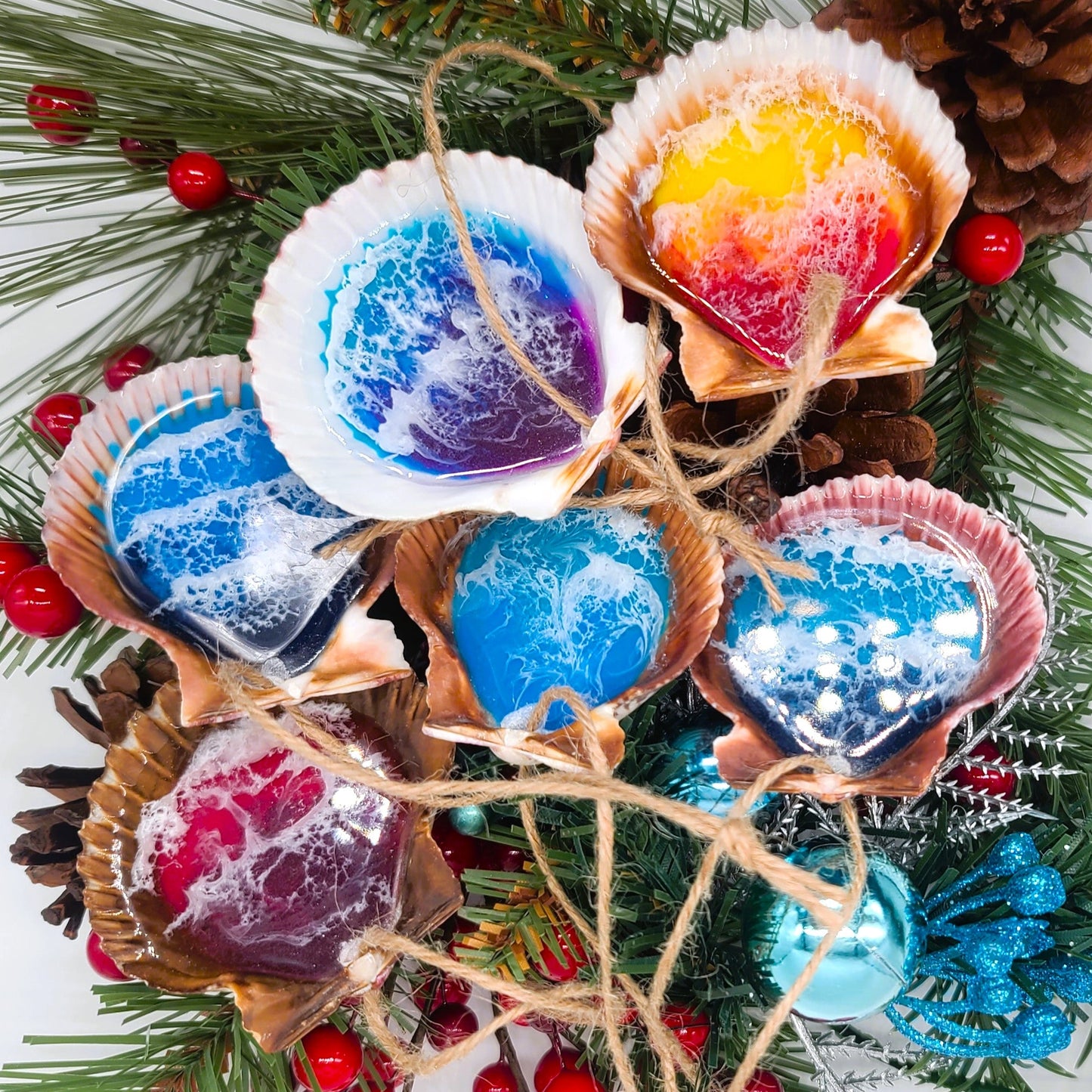 Resin Seascape Scallop Seashell Ornament