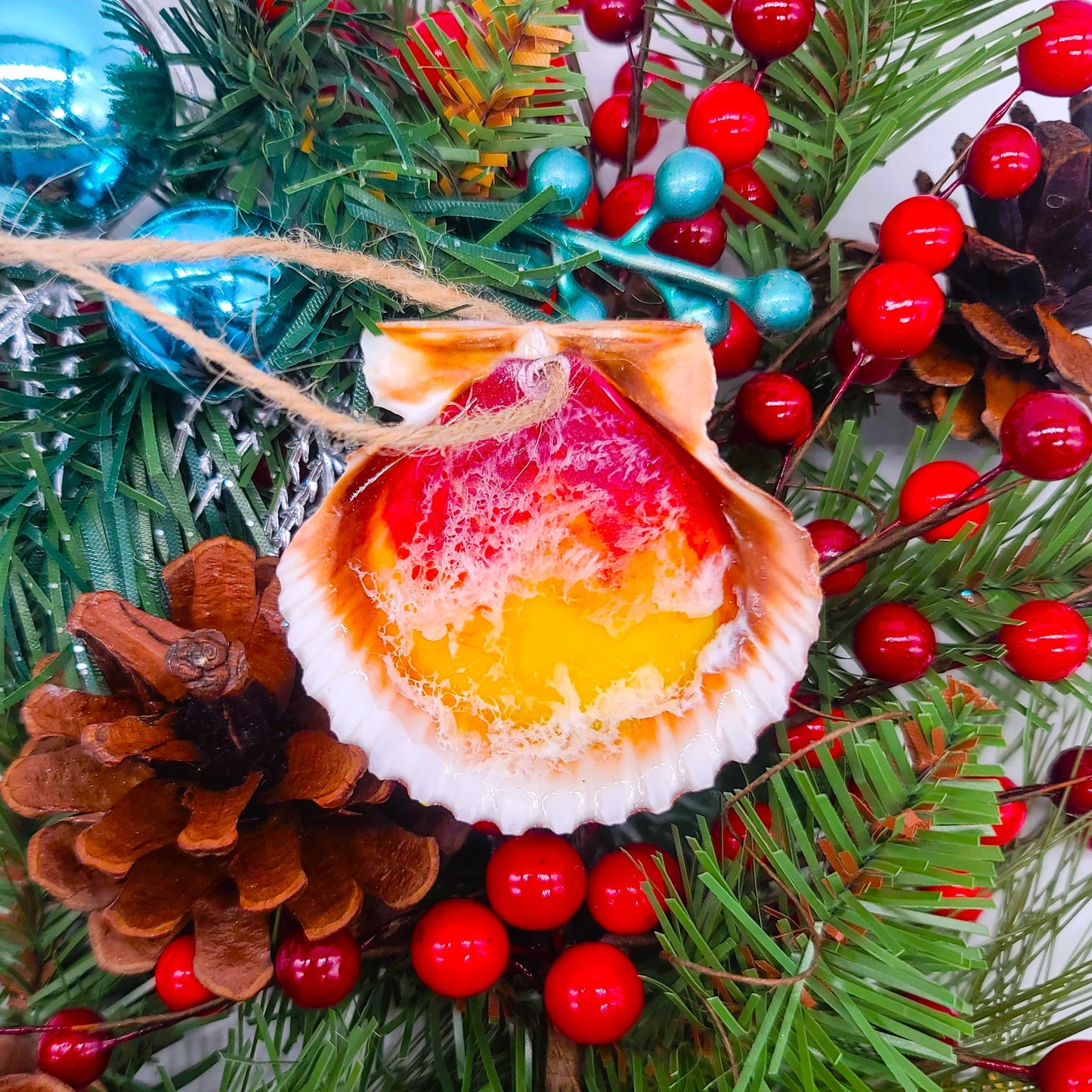 Resin Seascape Scallop Seashell Ornament