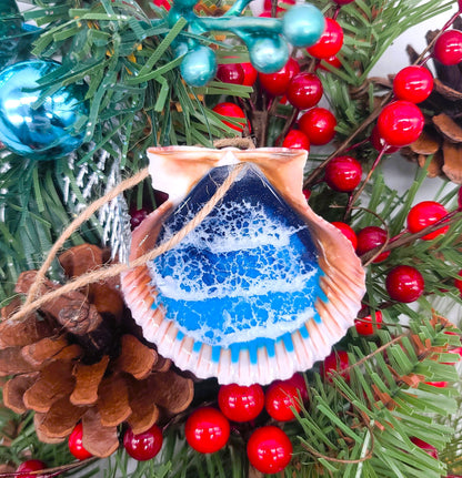 Resin Seascape Scallop Seashell Ornament