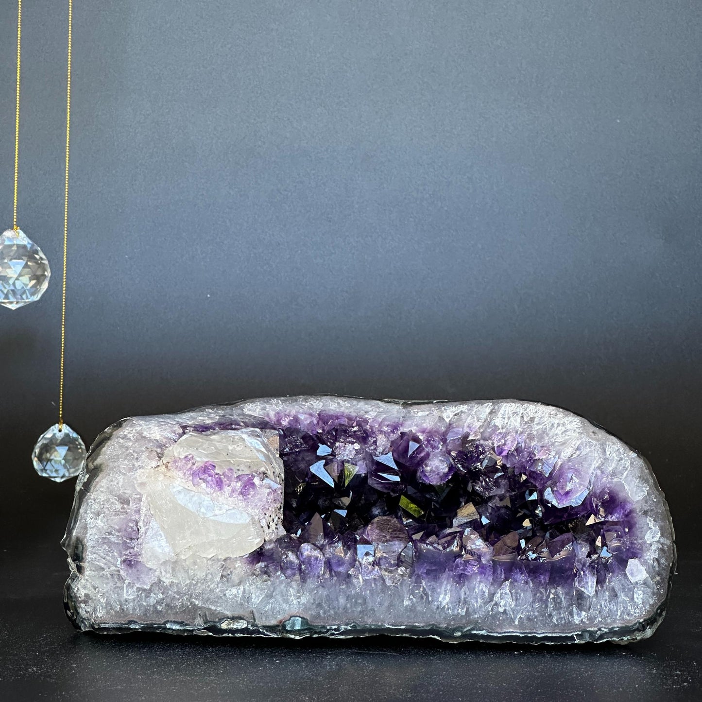 Giant amethyst crystal, purple geodes