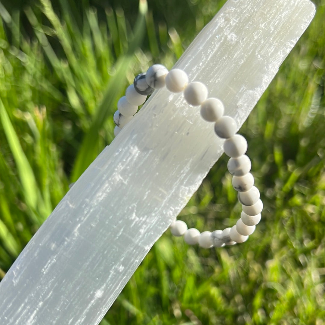 Howlite bracelet - wisdon & knowledge