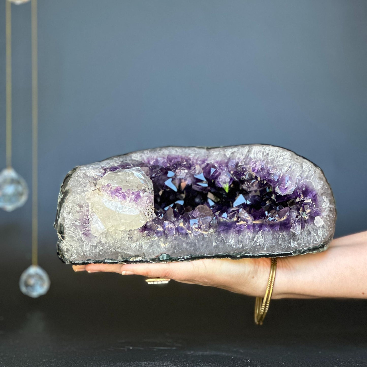 Giant amethyst crystal, purple geodes