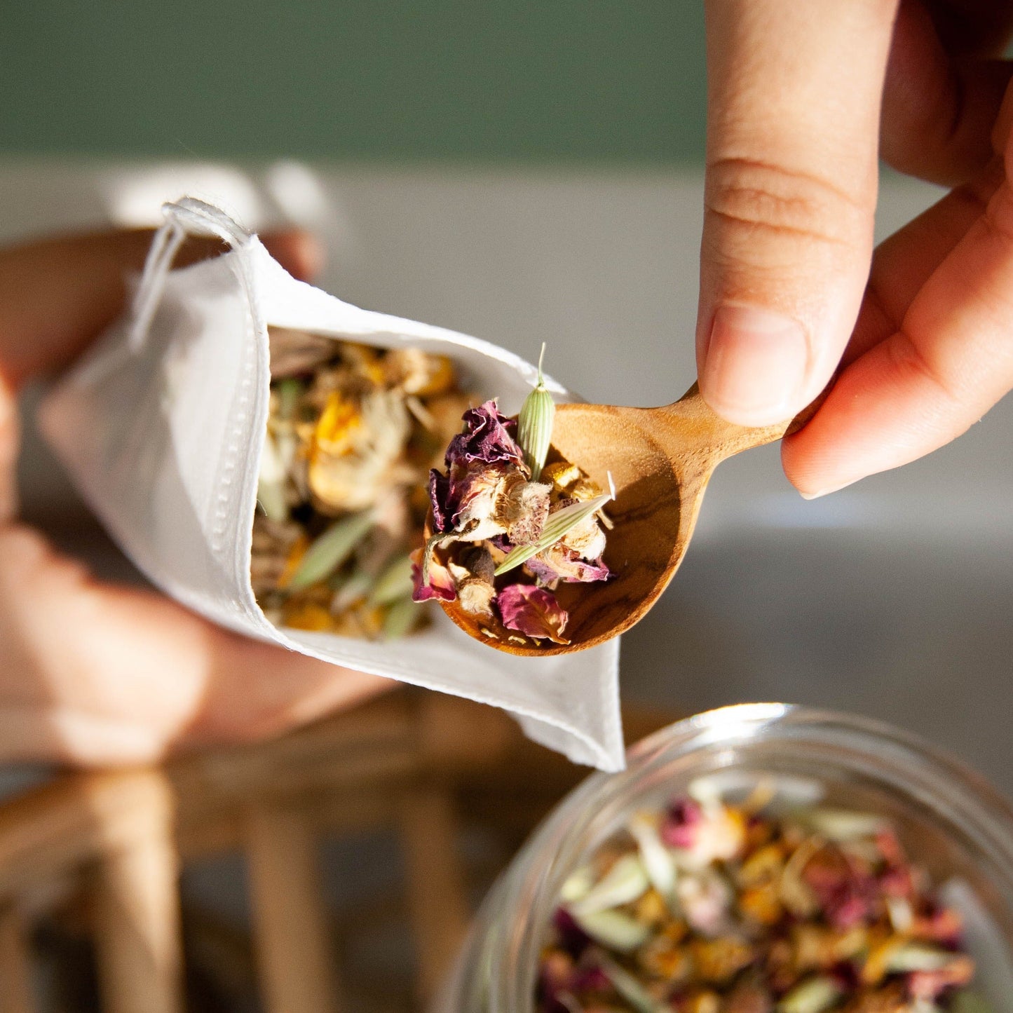 Herbal Bath Tea – Chamomile, Rose, Oats & Calendula (3 Baths, 2oz Jar)