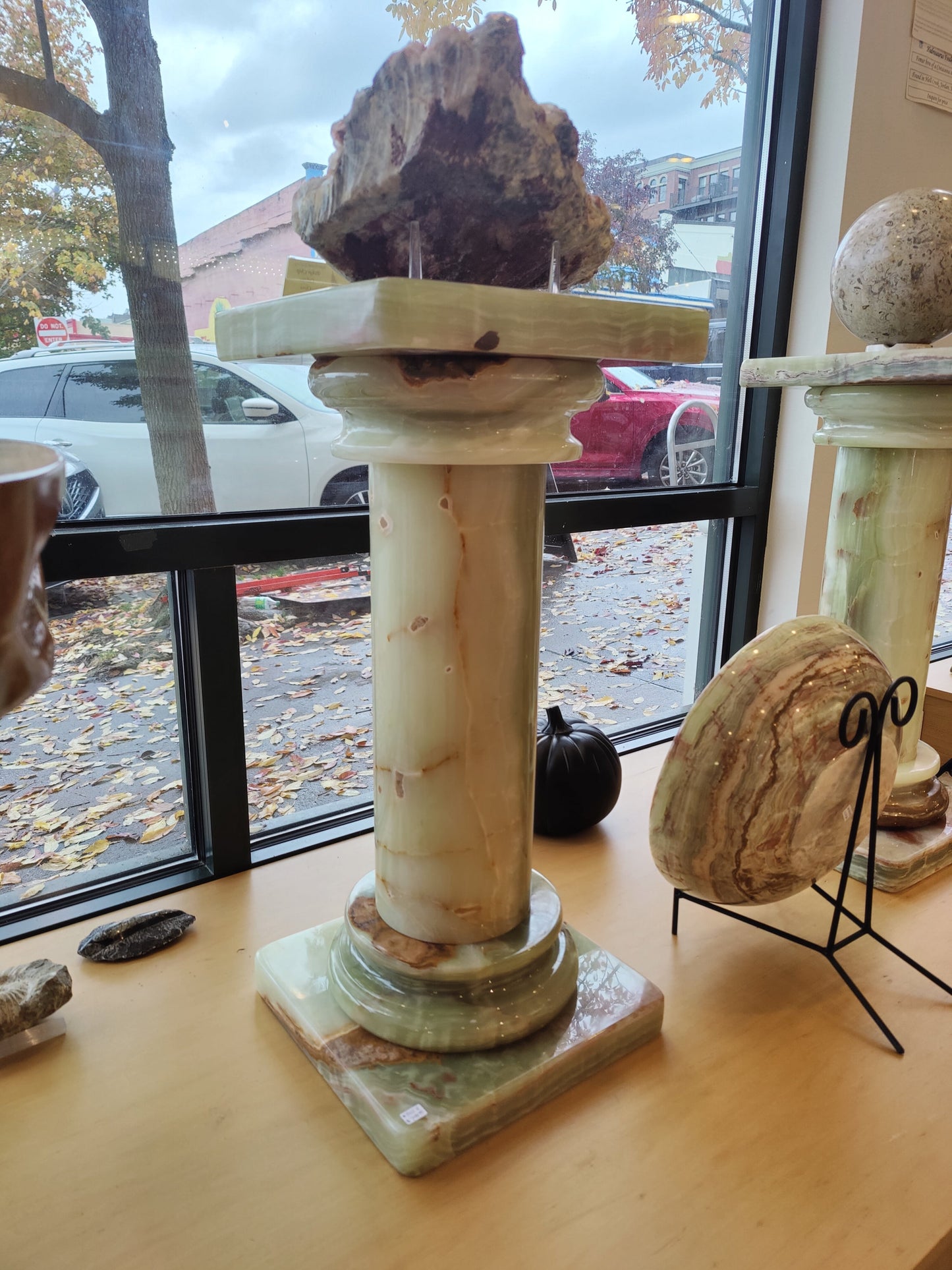 Green Onyx Decorative Pillar Column – 27" Hand-Carved Stone Art from Pakistan