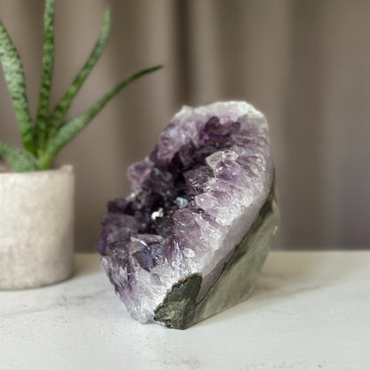 AMETHYST stone geode, Beautiful natural amethyst with agate formations, Top grade Uruguayan amethyst, Large crystals amethyst