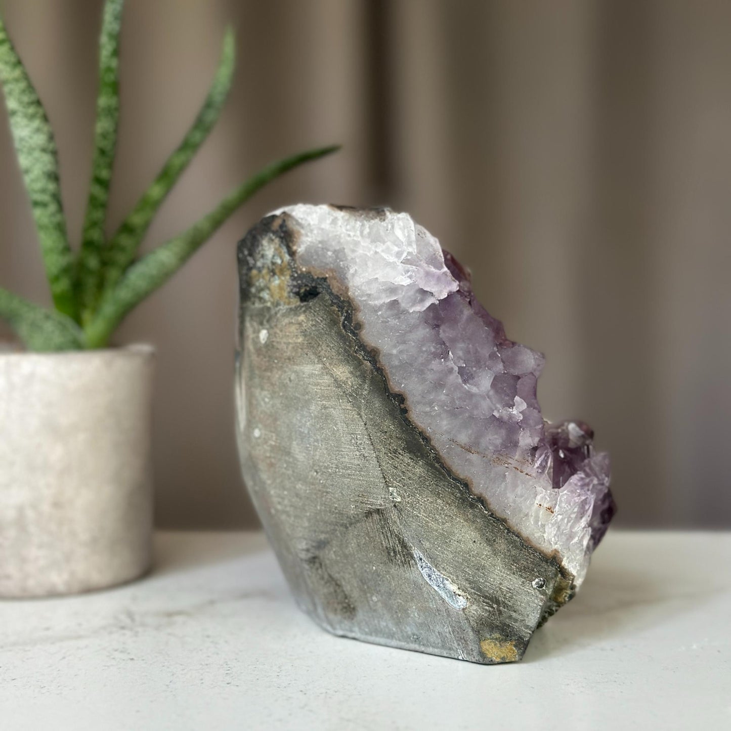 AMETHYST stone geode, Beautiful natural amethyst with agate formations, Top grade Uruguayan amethyst, Large crystals amethyst