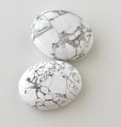 Howlite Palm Stone