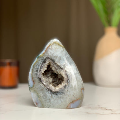 Agate Crystal cave, geode rock decor