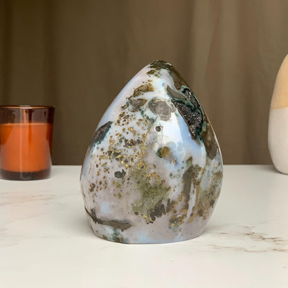 Agate Crystal cave, geode rock decor