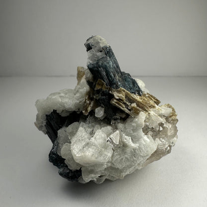 Green Tourmaline with Quarz, Mica and Albite, Brazil