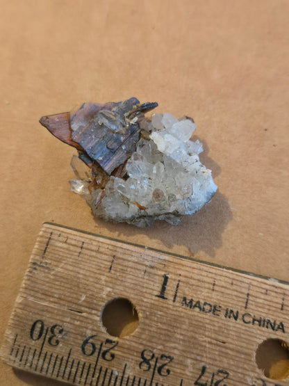 Brookite on quartz