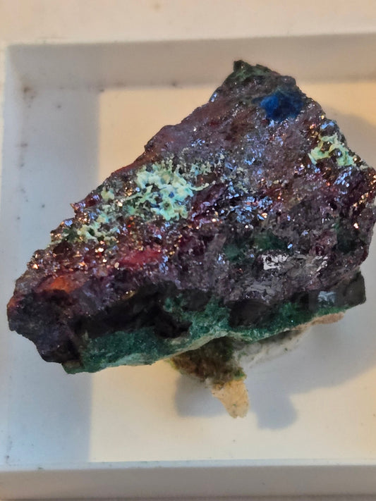 Buttgenbachite on cuprite