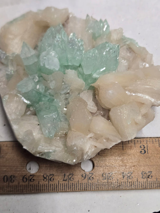 Fluorapophyllite with stilbite
