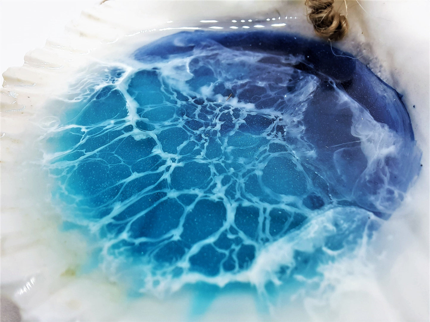 Resin Seascape Scallop Seashell Ornament