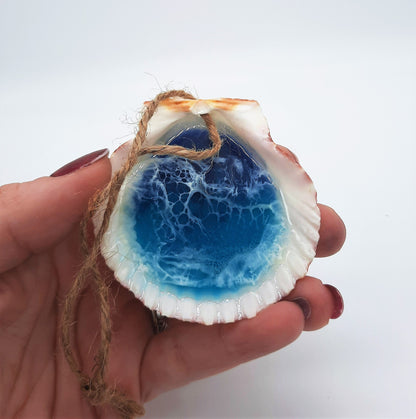 Resin Seascape Scallop Seashell Ornament