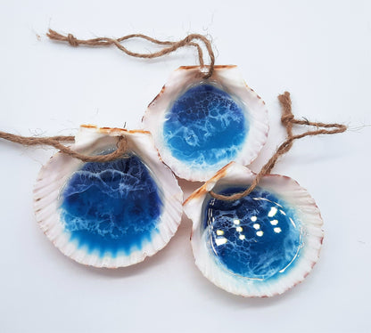 Resin Seascape Scallop Seashell Ornament