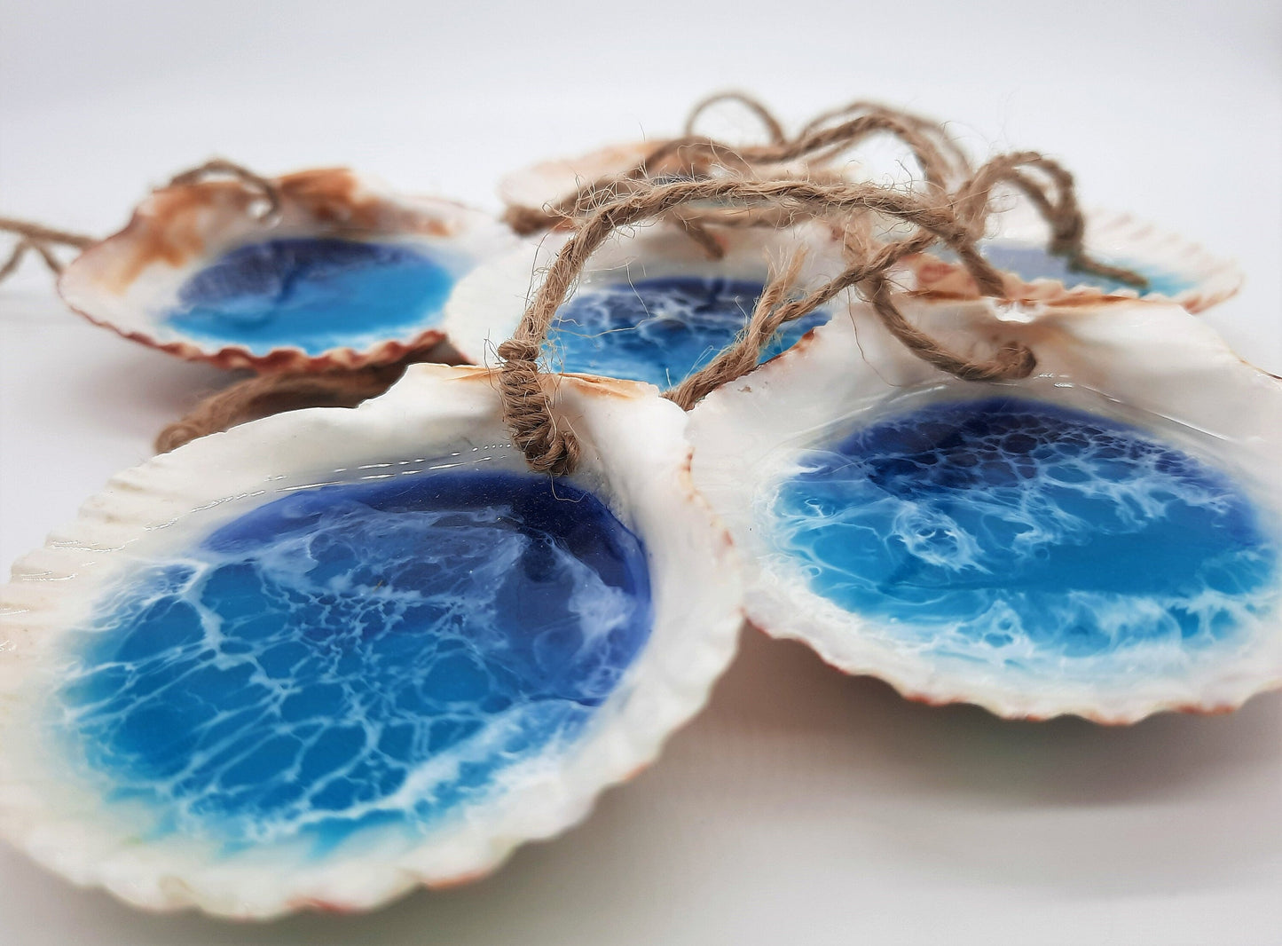 Resin Seascape Scallop Seashell Ornament