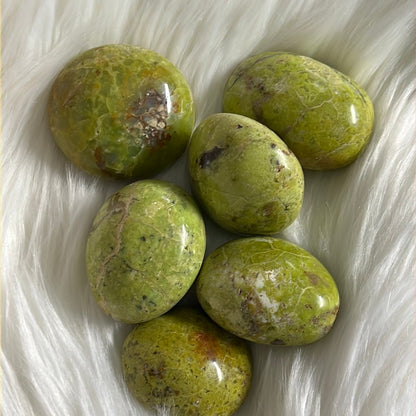 Green Opal palm stone