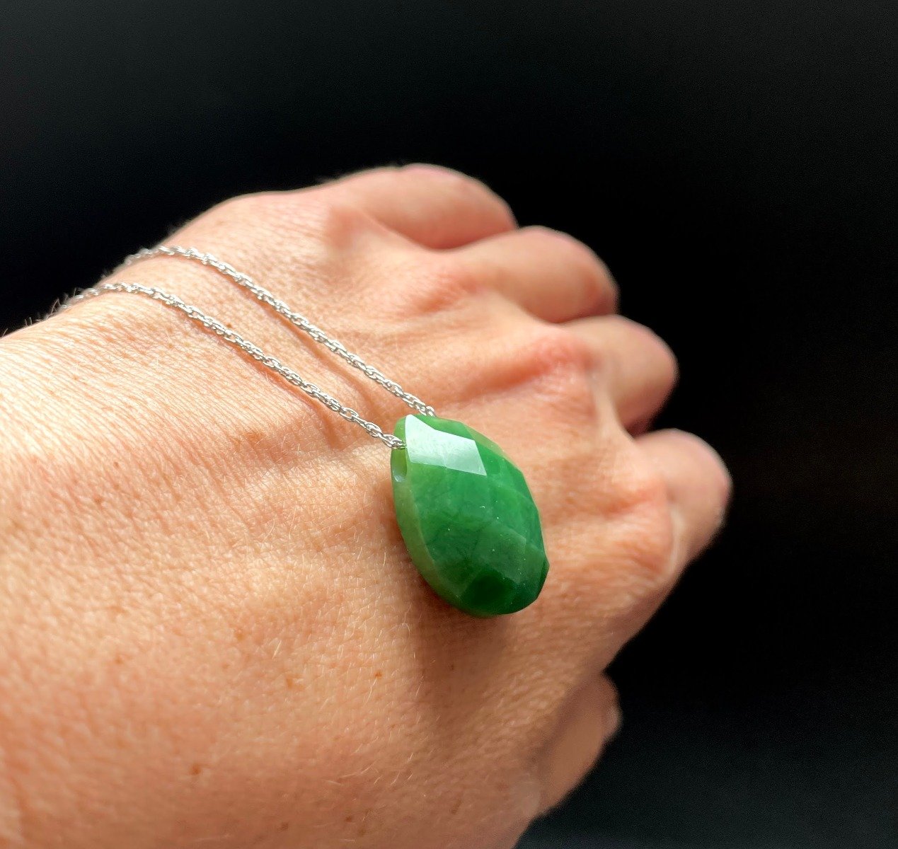 Faceted Teardrop Jade Pendant 17×22mm – Elegant Green Gem Jewelry