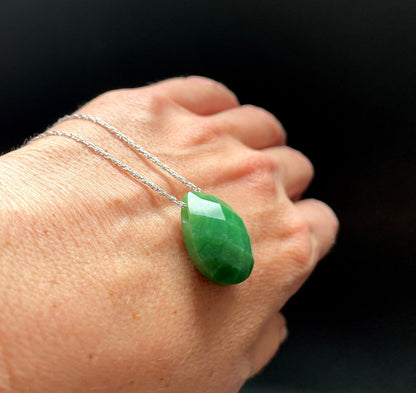 Faceted Teardrop Jade Pendant 17×22mm – Elegant Green Gem Jewelry