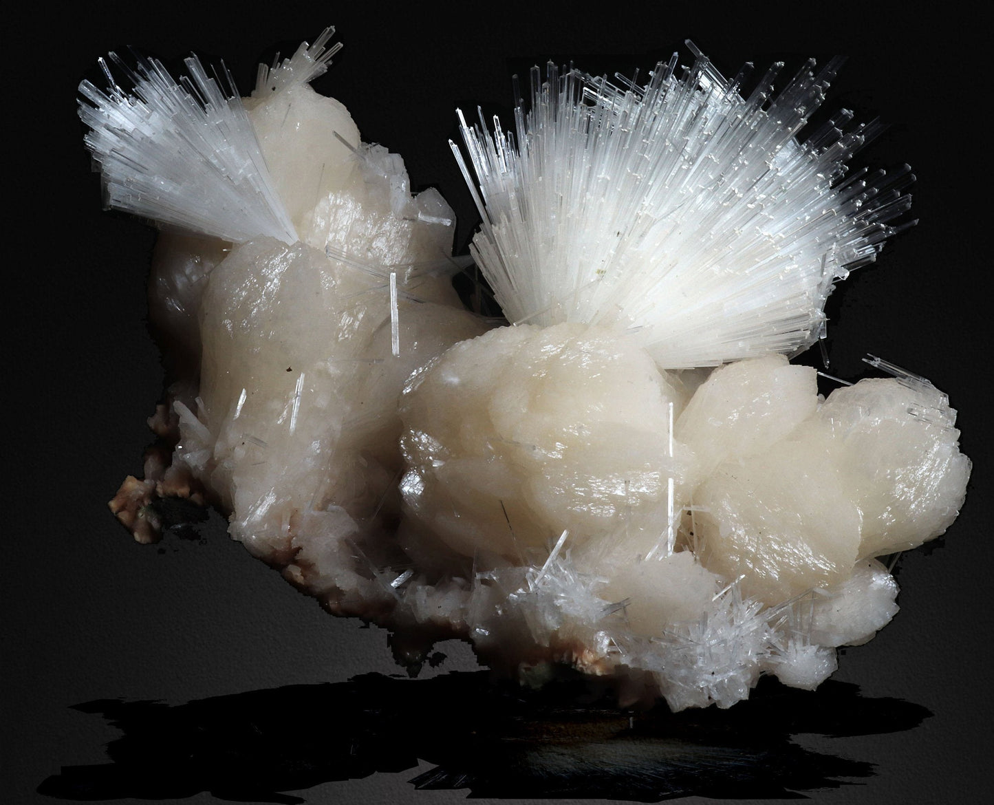 Scolecite Glassy Spray Formation on Stilbite #W04