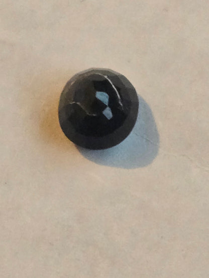 Serendibite facet