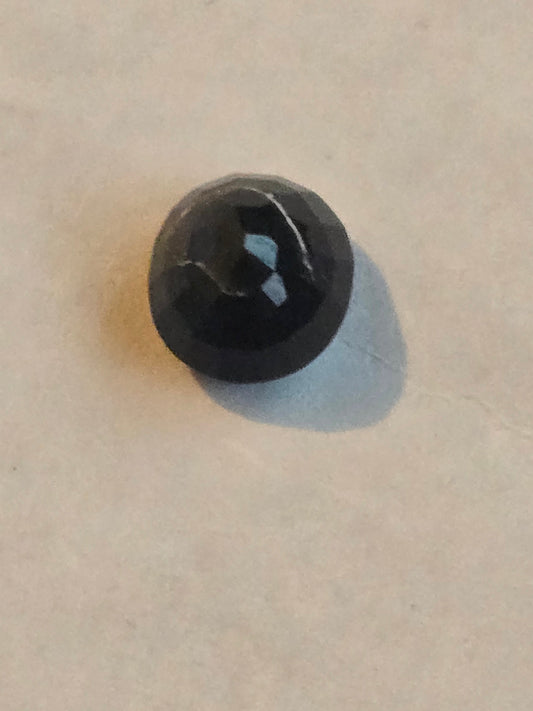 Serendibite facet