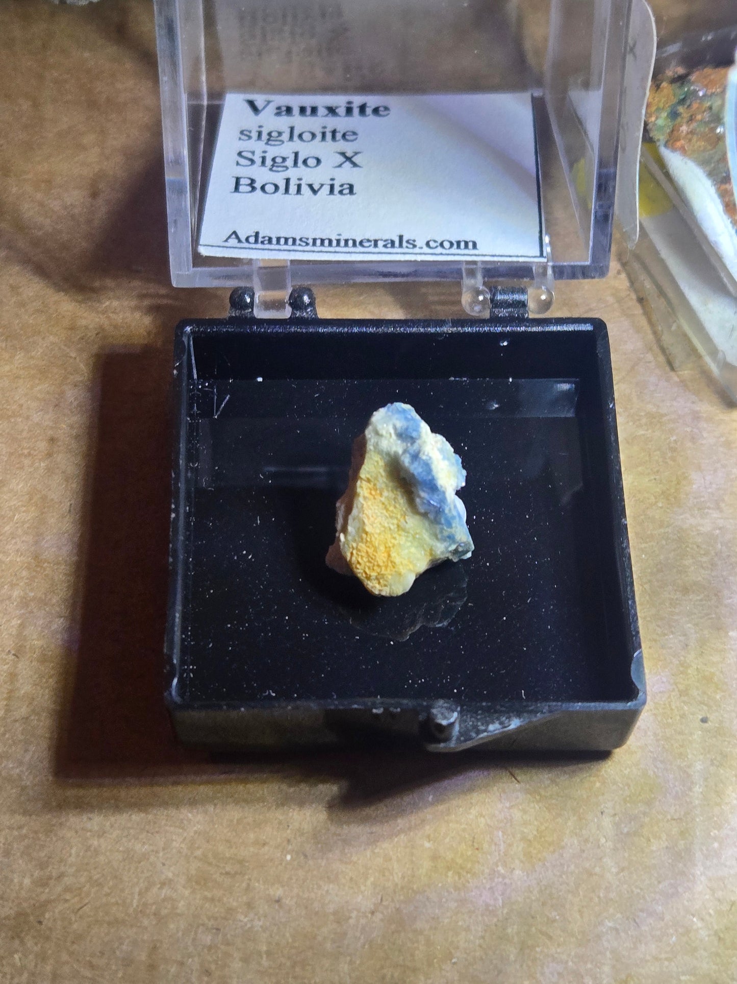 Vauxite with sigloite